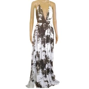 🌸Gorgeous NWT flowy long dress with criss cross back🌸